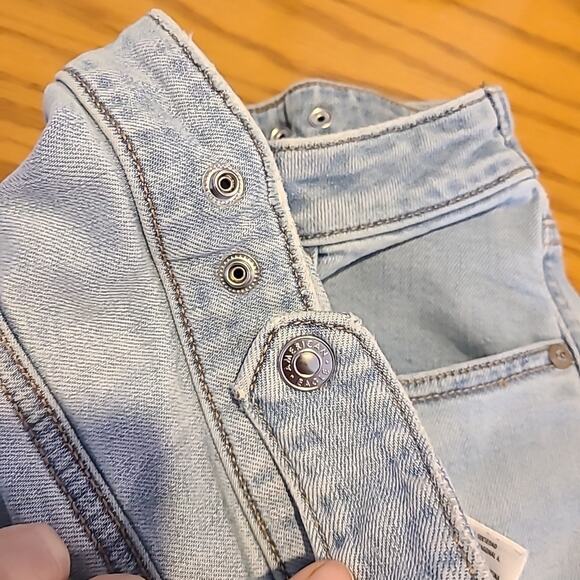 American Eagle Outfitters Light Wash Wide Leg Baggy Jeans Raw Hem Y2k Size 6 - Picture 7 of 7